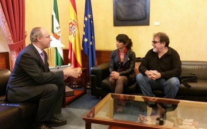 El presidente del Parlamento andaluz reunido con Teresa Rodríguez, de Podemos