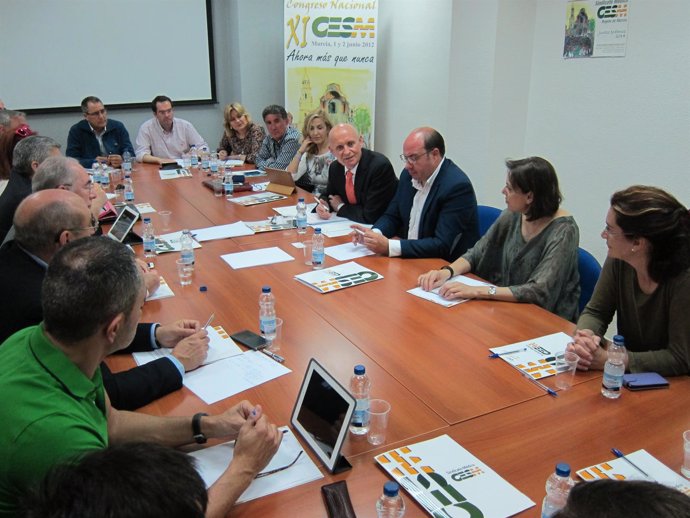 Imagen del encuentro entre Sánchez y los miembros de CESM