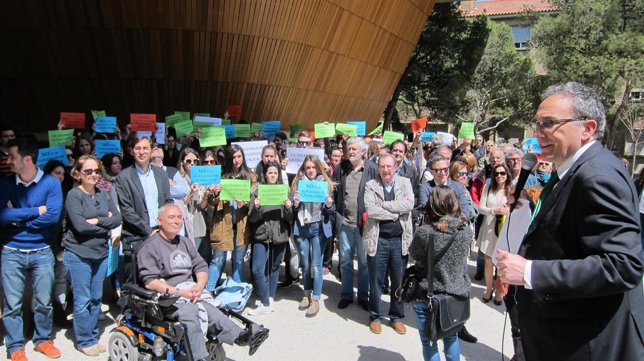 Concentración en Zaragoza en contra de implantar Magisterio en la USJ