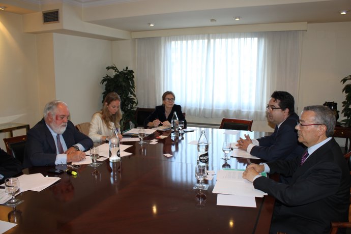 Reunión de Arias Cañete con Acogen