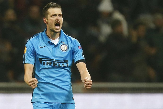 Kuzmanovic, del Inter de Milán, celebra una victoria en la Serie A