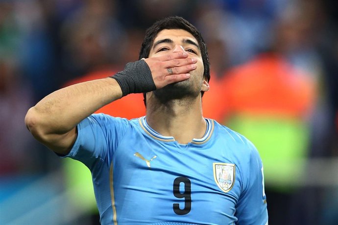 Luis Suárez en el partido ante Inglaterra en el Mundial de Fútbol de Brasil 2014