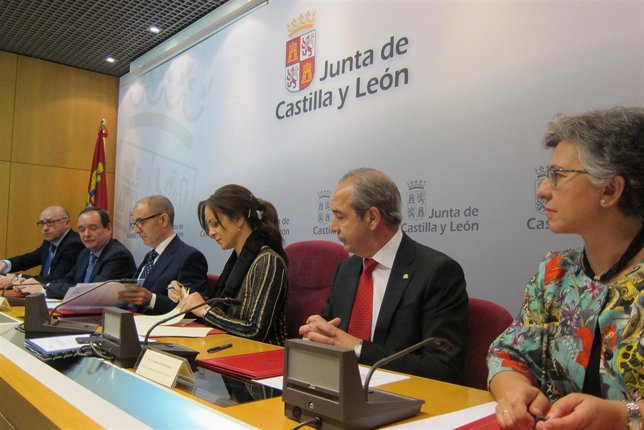 Clemente en la firma del convenio con Iberaval y las cajas rurales