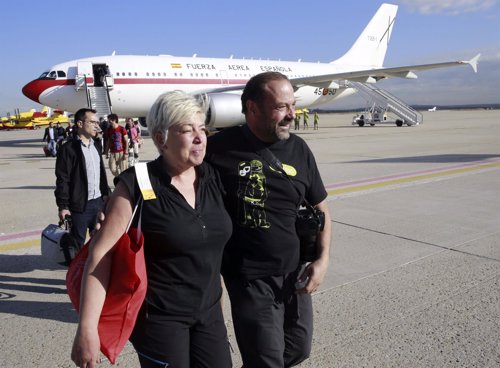 Españoles evacuados de Nepal a su llegada a Madrid