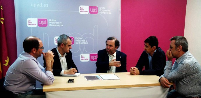 Reunión de UPyD con miembros de la UMU, entre ellos el rector