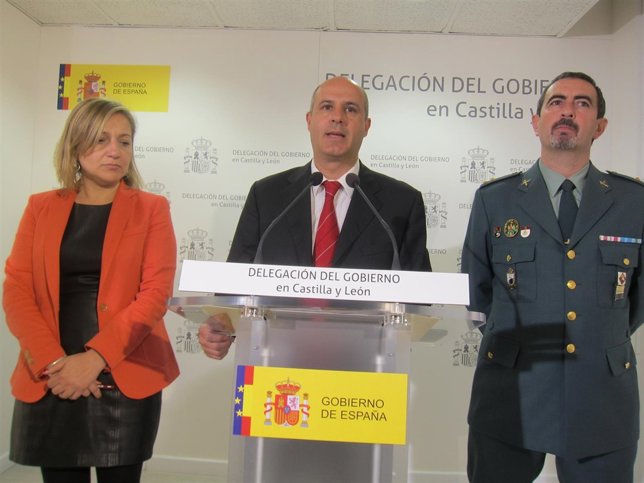 Jorge Llorente, en el centro, durante la presentación del dispositivo de la DGT.