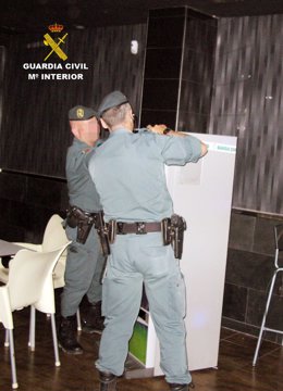 Imagen de los agents durante una inspección