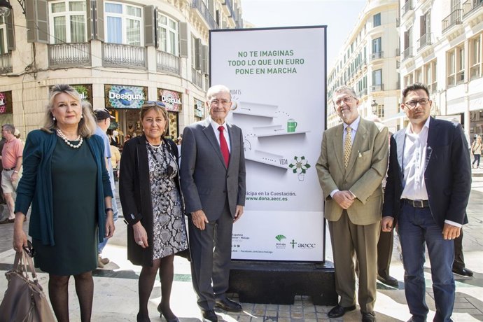 Exposición cáncer aecc miradas positivo