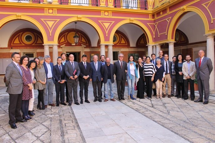 Corporación municipal del Ayto de Huelva en el pleno de abril de 2015. 