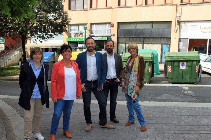 Denis Itxaso y candidatos socialistas