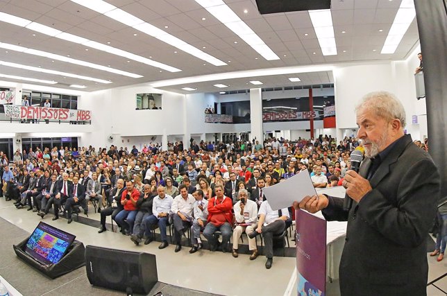 Lula diz que Dilma vetará terceirização