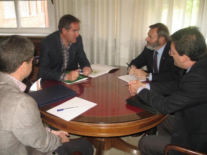 Reunión entre Sebastián Quirós (i) y Juan Lillo (d).