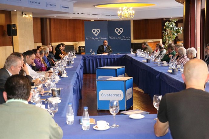 Caunedo, durante su reunión con las asociaciones de vecinos. 
