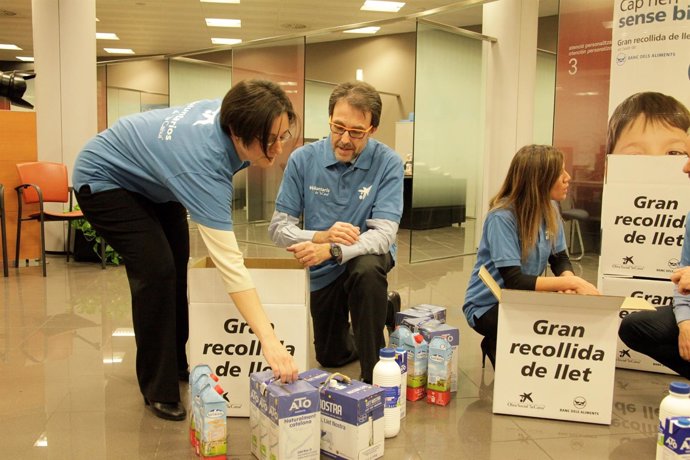 Recogida de leche en oficinas de La Caixa