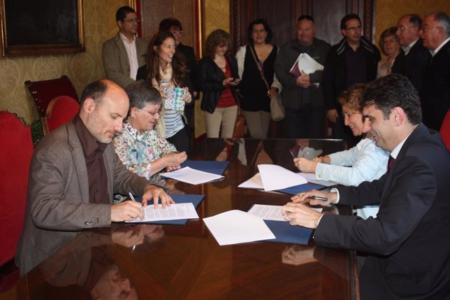 Grupos municipales firman pacto para la inclusión social