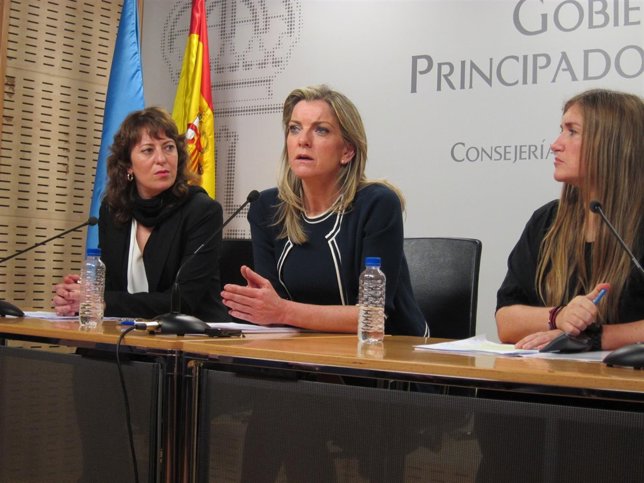 Blanco, en el centro, en rueda de prensa. 