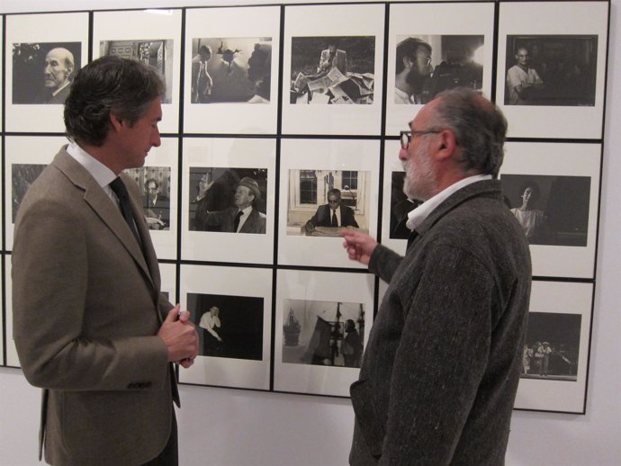 Iñigo de la Serna y Pedro Palazuelos en la inauguración 'De cerca'