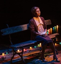 Lolita actuando en 'La plaza del Diamante'