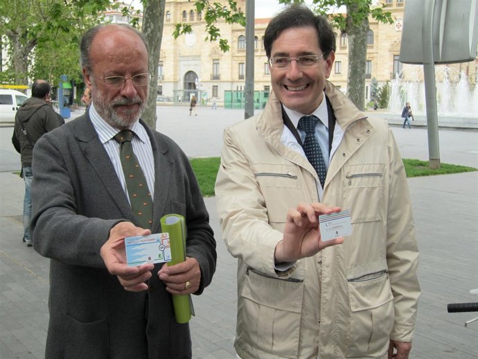 León de la Riva (I) junto a Jesús Enríquez (D)