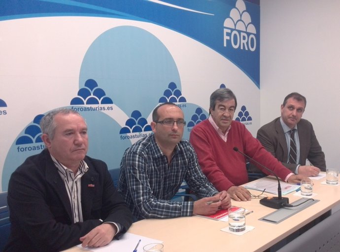 Francisco Álvarez- Cascos con Damián Manzano (CCOO)