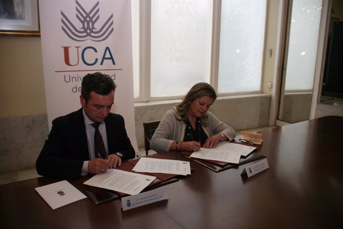 Firma del convenio entre UCA y Verinsur