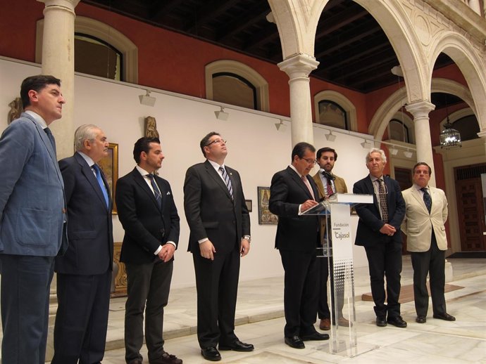 El presidente de la Fundación Cajasol, Antonio Pulido inaugurando la exposición