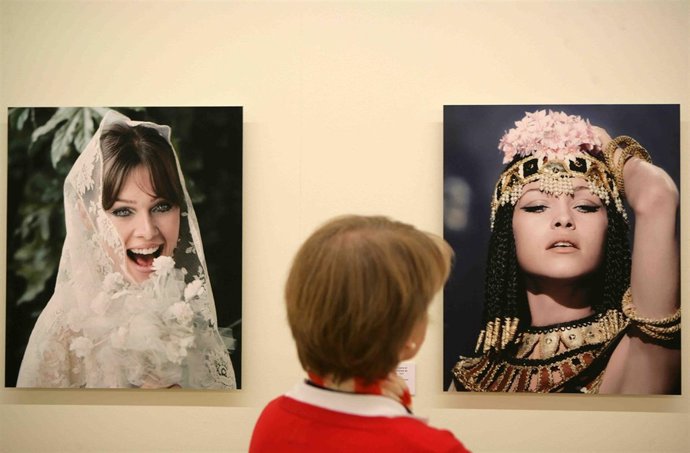 Fotografías de César Lucas en la exposición sobre marisol en la térmica málaga