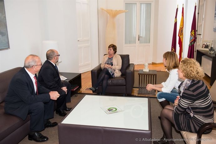 Reunión alcaldesa con miembros de Carthagineses y Romanos