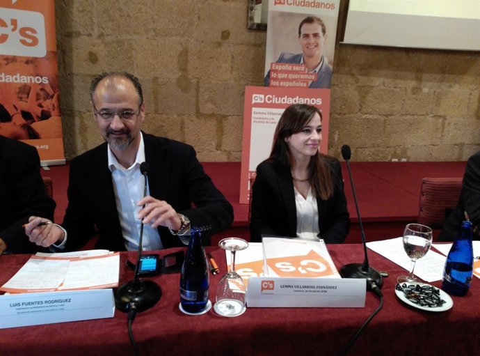 Luis Fuentes y Gema Villaroel en la comparecencia