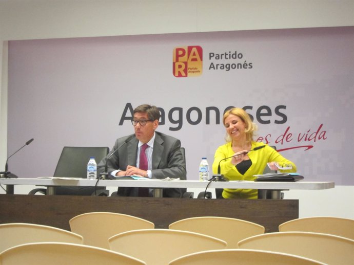 Aliaga presenta propuestas económicas del PAR.