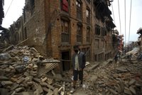 El Gobierno de Nepal eleva a más de 5.800 los muertos por el terremoto