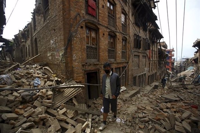 Sobe para 3.815 o número de mortos no Nepal