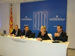 Dtor.Gral Agricultura y Ganadería, M.Molins, con veterinarios de la Conselleria 