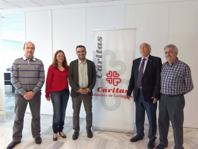 Gras visita sede Cáritas