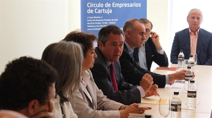 Espadas con el Circulo de Cartuja