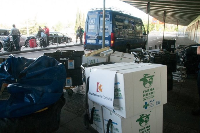 Entrega de material para Nepal