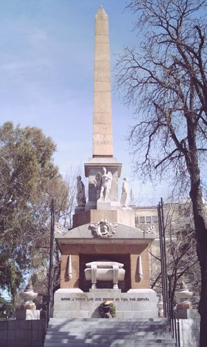 Obelisco_Dos_de_mayo_(Madrid)_01