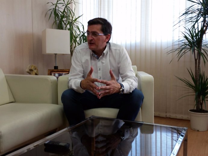El secretario del PSOE de Almería y parlamentario, José Luis Sánchez Teruel