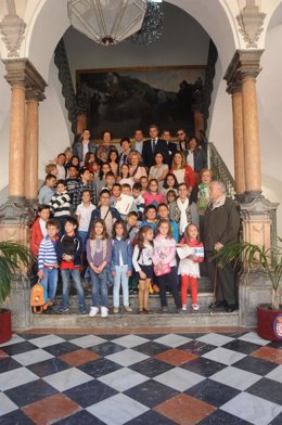 Alumnos en la Diputación con Andrés Lorite