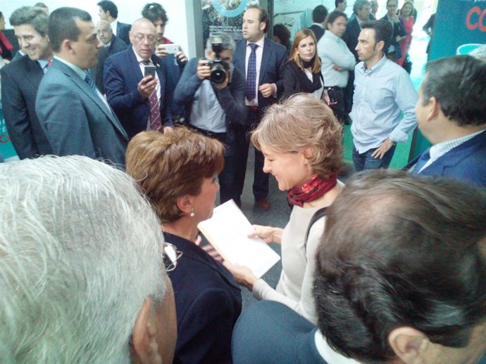 Entrega del escrito a la ministra