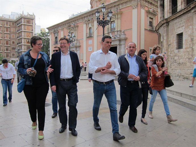 Pedro Sánchez pasea por Valencia junto a Ximo Puig y Joan Calabuig