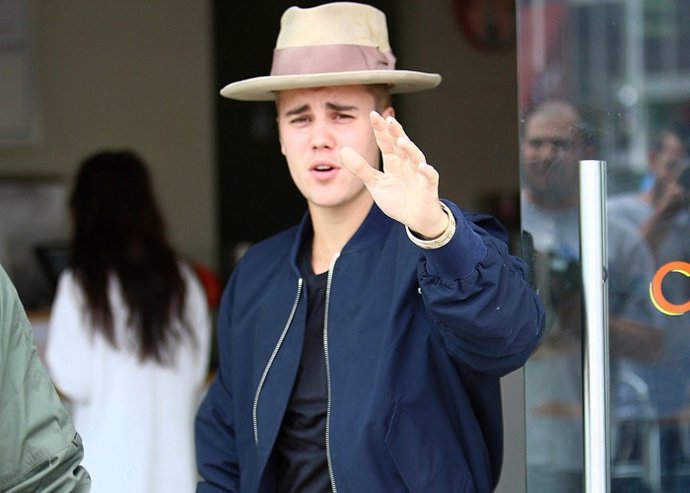 Beverly Hills, CA - Justin Bieber showed off his soft side on Thursday as he spe