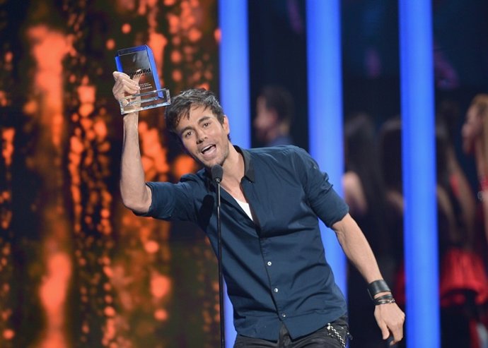  Enrique Iglesias Performs Onstage At The 2015 Billboard L