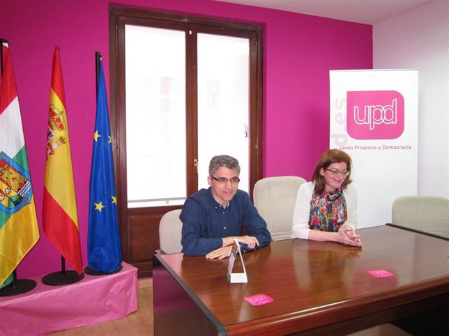Mayte Pagazaurtundua y José Ángel Argüeso, de UPyD en Logroño