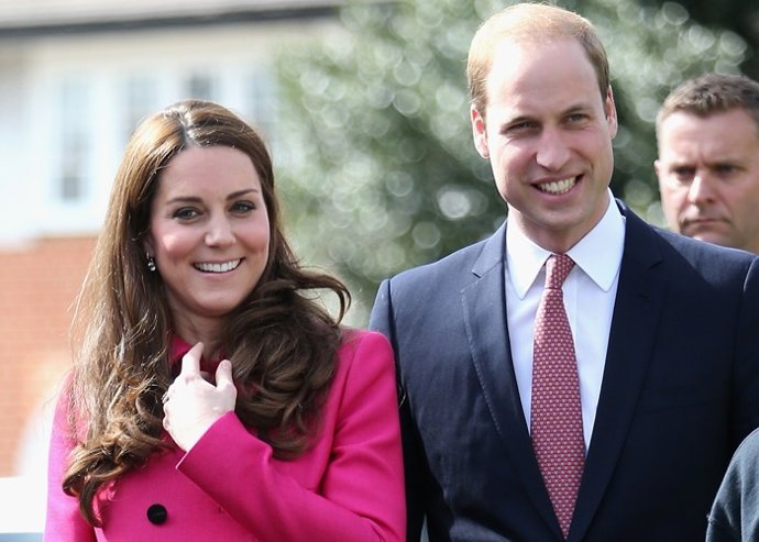 Kate Middleton y el principe Guillermo reparten desayunos 
