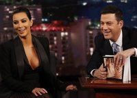 Kim Kardashian luce escotazo en el programa de Jimmy Kimmel