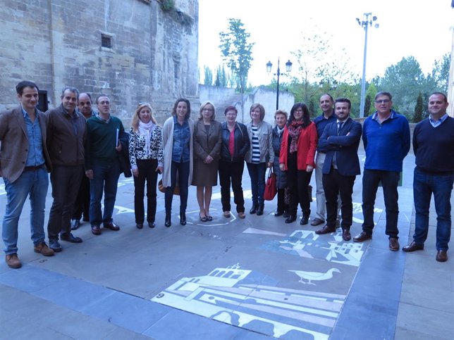 Cuca Gamarra con la Federación de AAVV de La Rioja