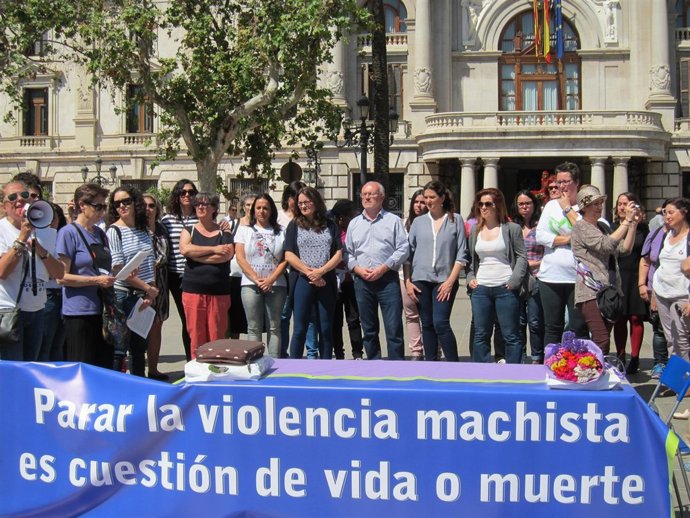 Firma del documento contra la violencia de género