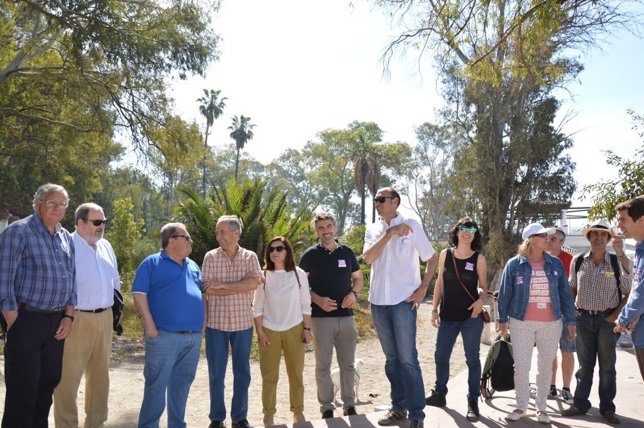 El candidato de IU-Málaga para la Gente, Eduardo Zorrilla, en Baños del Carmen
