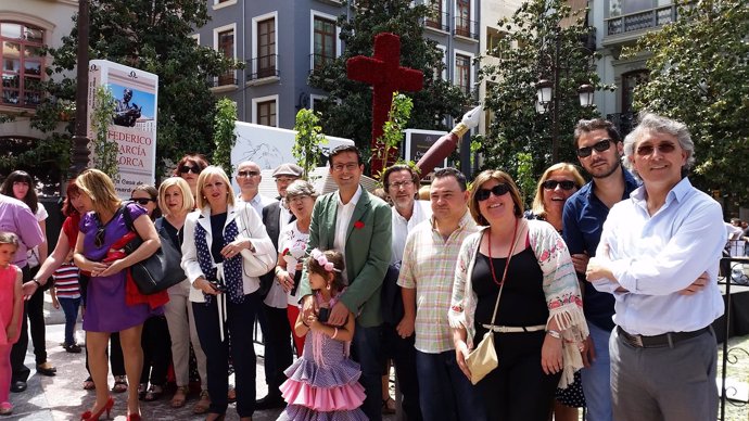 Francisco Cuenca visita las Cruces de Granada